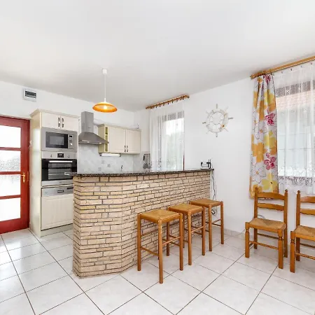 Holiday home Yellow 1 By Interhome Balatonmariafurdo