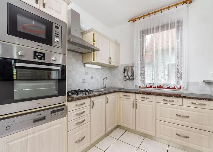 Vakantiehuis Yellow 1 By Interhome Balatonmáriafürdő